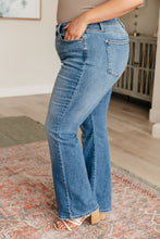 Load image into Gallery viewer, Genevieve Mid Rise Vintage Bootcut Judy Blue Jeans
