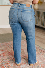Load image into Gallery viewer, Genevieve Mid Rise Vintage Bootcut Judy Blue Jeans
